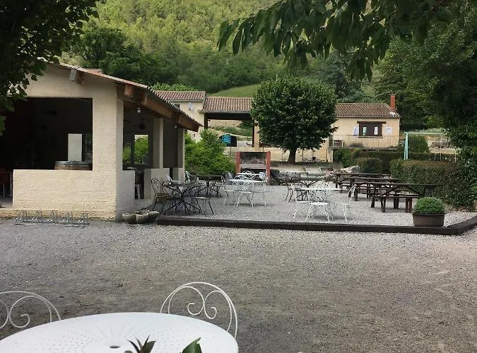 Le Chambron Camping *